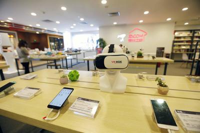 线下扩张遭遇寒流 电商巨头上海首店为何遇冷？